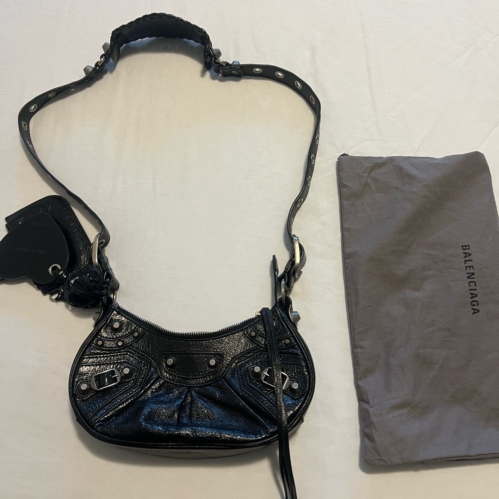 Valencia’s purse